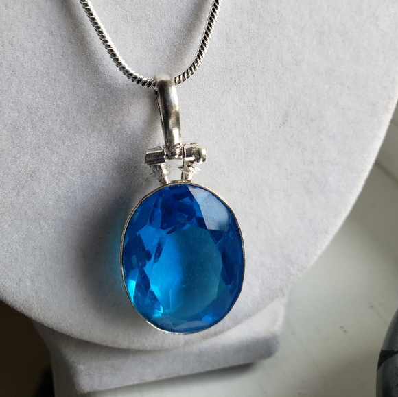 Necklace, huge blue topaz gemstone, handmade on silver snake chain. - Picture 3 of 3